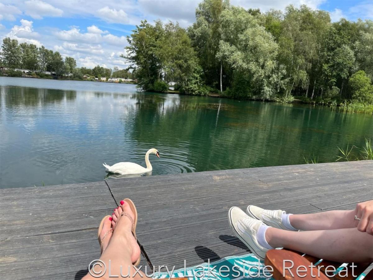 Hotel Lakeside Retreat With Hot Tub & Fishing Peg At Tattershall Lakes Country Park Exterior foto