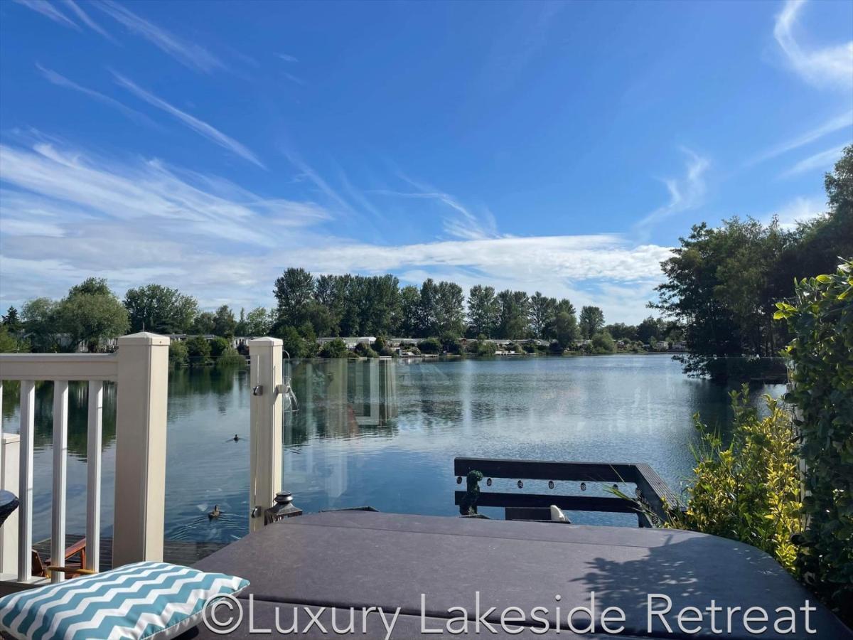 Hotel Lakeside Retreat With Hot Tub & Fishing Peg At Tattershall Lakes Country Park Exterior foto